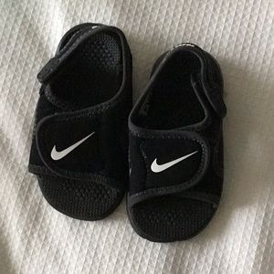 Nike Velcro sandals 5C